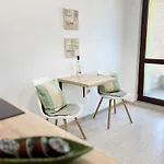 Sweet Tiny House-central